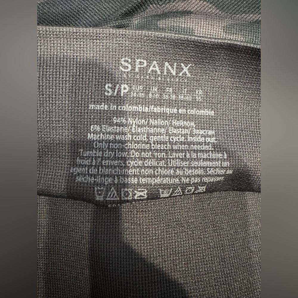 Spanx Dark Patterned Leggings - Small - image 3